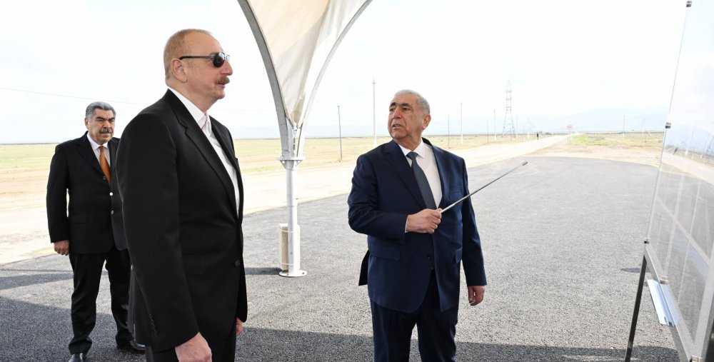 Ilham Eliyev Haciqabul rayonunda avtomobil yolunun acilisinda istirak edib