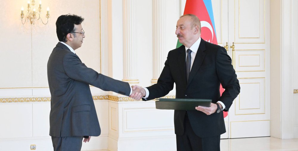 Ilham Eliyev Pakistanin Azerbaycanda yeni teyin olunmus sefirinin etimadnamesini qebul edib