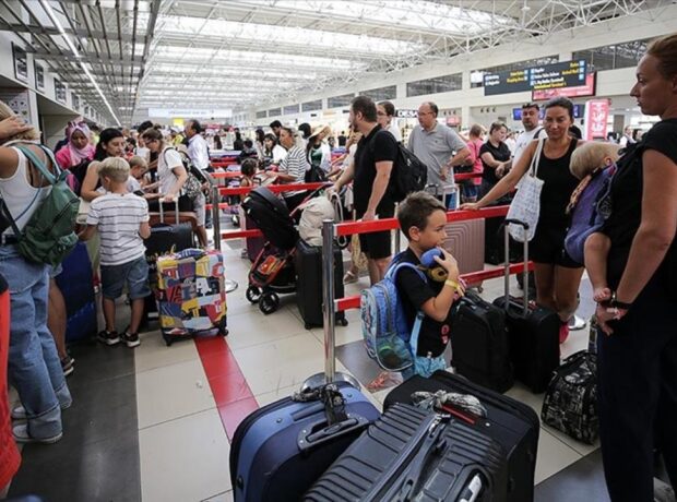 Antalya hava limani oktyabr ayinda rekord sayda sernisin qebul edib