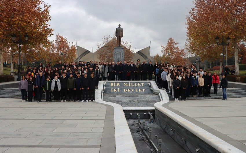 Turkiyede Heyder Eliyevin xatiresi yad edilib