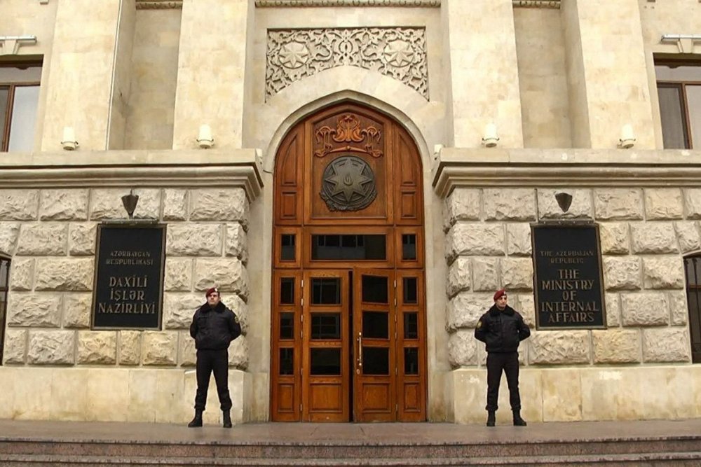 Bakida 10 min manat deyerinde lotereya biletinin ogurlanmasinda subheli bilinen sexsler saxlanilib