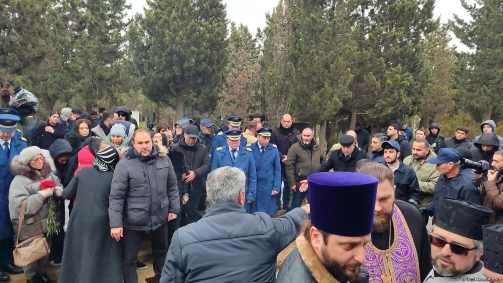 Ekipaj uzvlerinin nesleri defn ucun II Fexri xiyabana getirildi (FOTO/VIDEO)