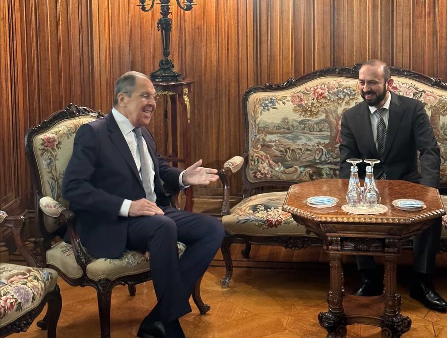 Lavrov-Mirzoyan gorusu BASLADI