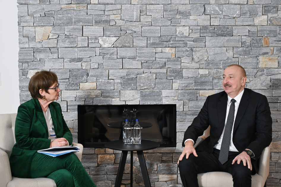 Ilham Eliyev Davosda Avropa Yenidenqurma ve Inkisaf Bankinin prezidenti ile gorusub