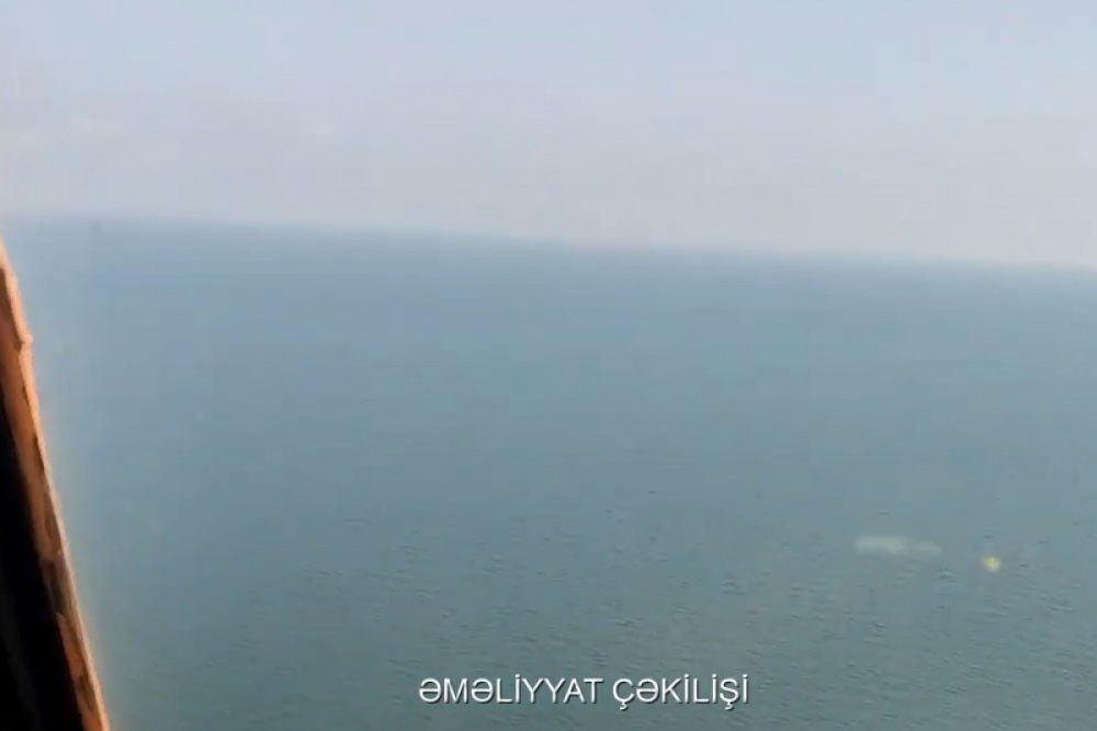 Lenkeranda denizde itkin dusen baliqcinin axtarisi davam etdirilir, helikopter celb edilib - VIDEO