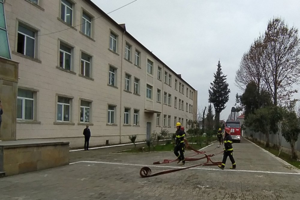 FHN “Mekteblinin dostu” layihesinin istirakcilari ucun telim kecirib - VIDEO