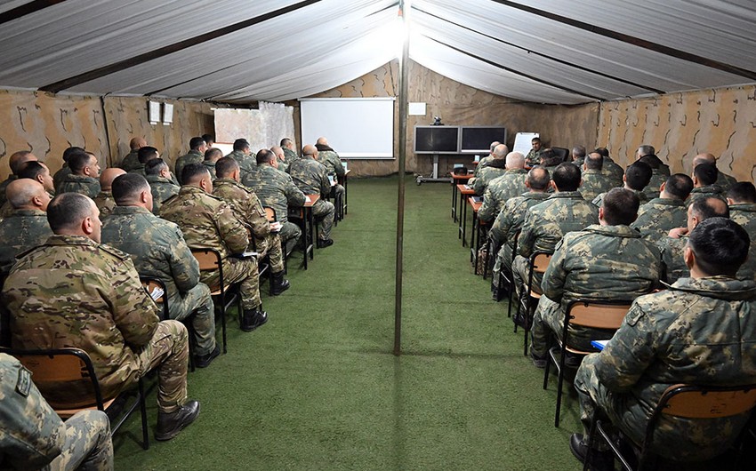 Mudafie Nazirliyinin rehberliyi Quru Qosunlarinin komanda-qerargah telimini izleyib