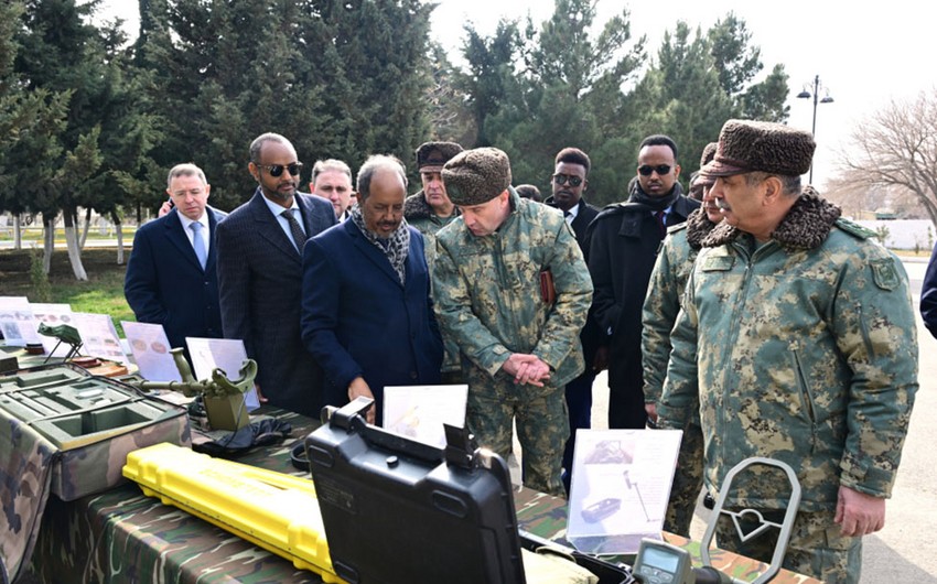 Somali Prezidenti komando herbi hissesinde olub