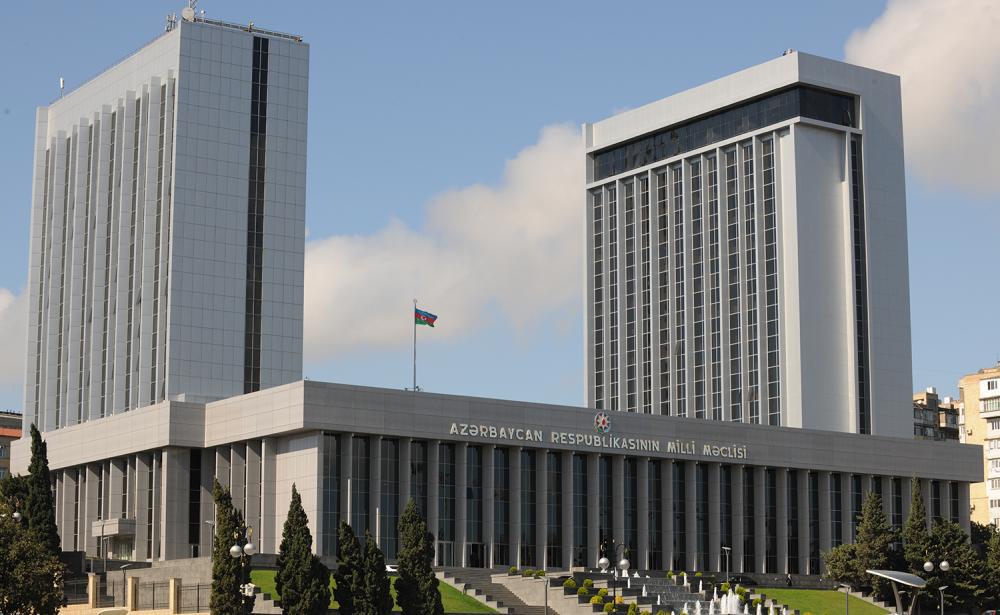 Parlamentin yaz sessiyasinin son iclasi basladi