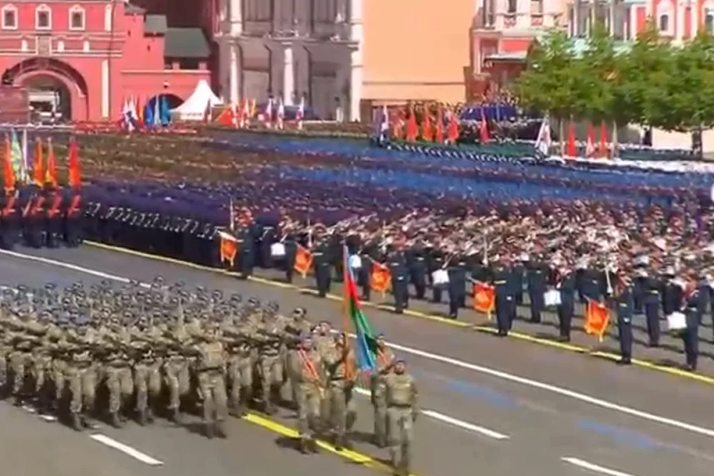 Azerbaycan herbcileri Moskvada Qelebe paradinda kecid edib - VIDEO