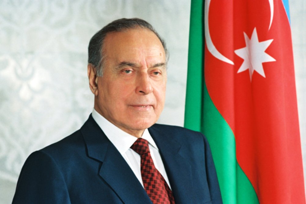 Heyder Eliyev: ebediyasar lider