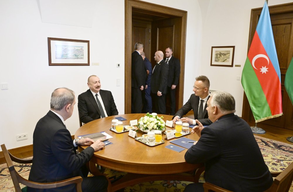 Budapestde Azerbaycan Prezidenti Ilham Eliyevin Macaristanin Bas naziri ile mehdud terkibde gorusu olub