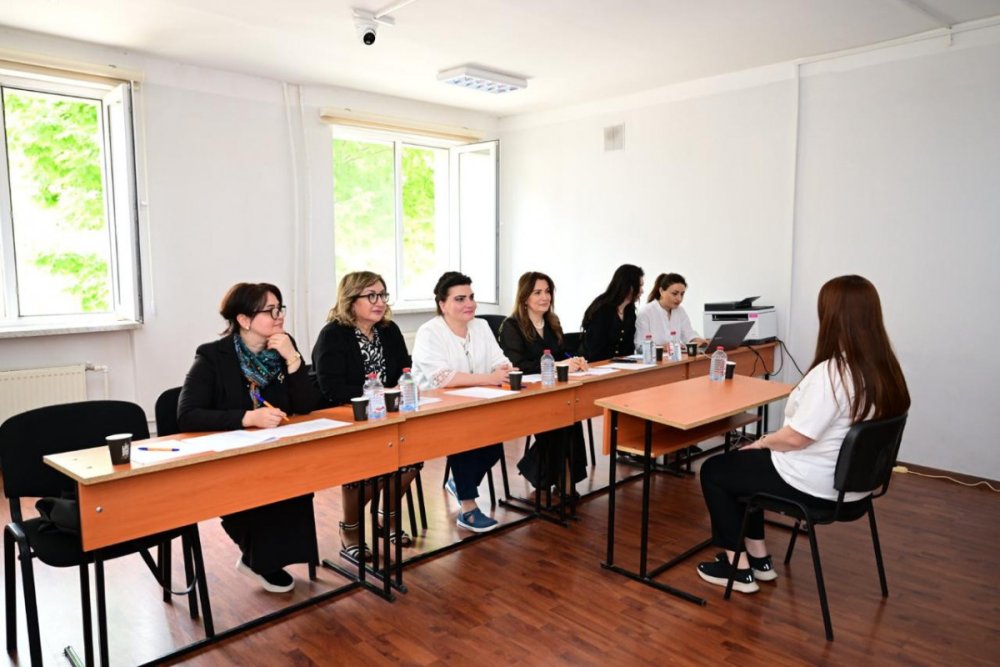 Baki ve Abseron-Xizi regionlari uzre musiqi ve incesenet muellimlerinin attestasiyasi davam edir