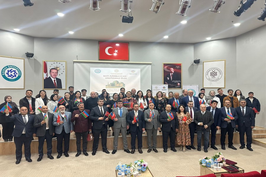 “Qerbi Azerbaycan: Unudulmaz izler” layihesi cercivesinde Karsda beynelxalq forum kecirildi - FOTO / VIDEO