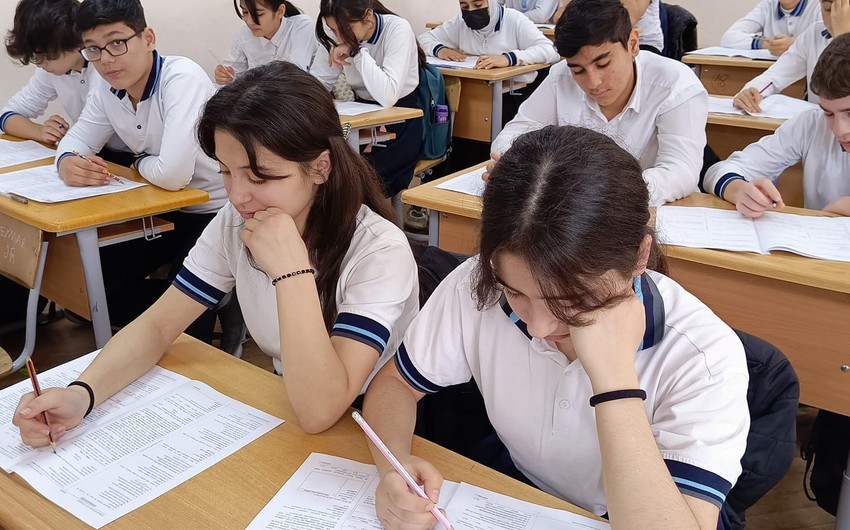 Bakida iki mekteb direktoru noqsanlara gore isden cixarilib