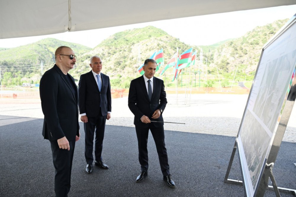 Prezident Ilham Eliyev Lacin kanat yolunun temelini qoyub