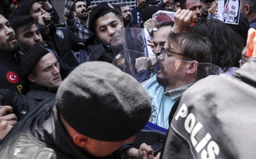 Istanbulda icazesiz aksiyalar kecirmeye cehd edilib, 300 nefer saxlanilib