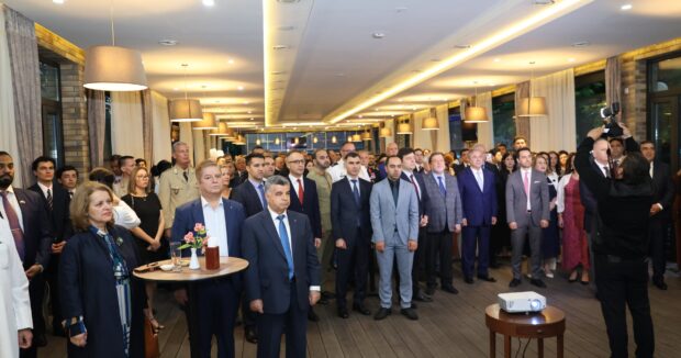 Ozbekistanda Azerbaycanin Musteqillik Gunu 107-ci ildonumu qeyd olunub – FOTOLAR 