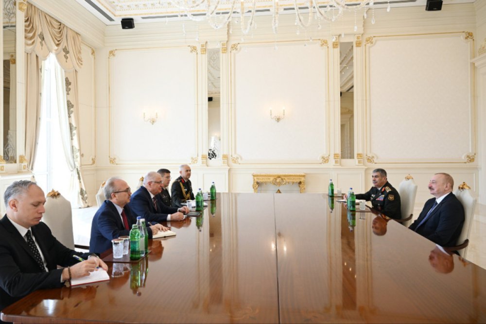 Prezident Ilham Eliyev Turkiyenin milli mudafie nazirini qebul edib