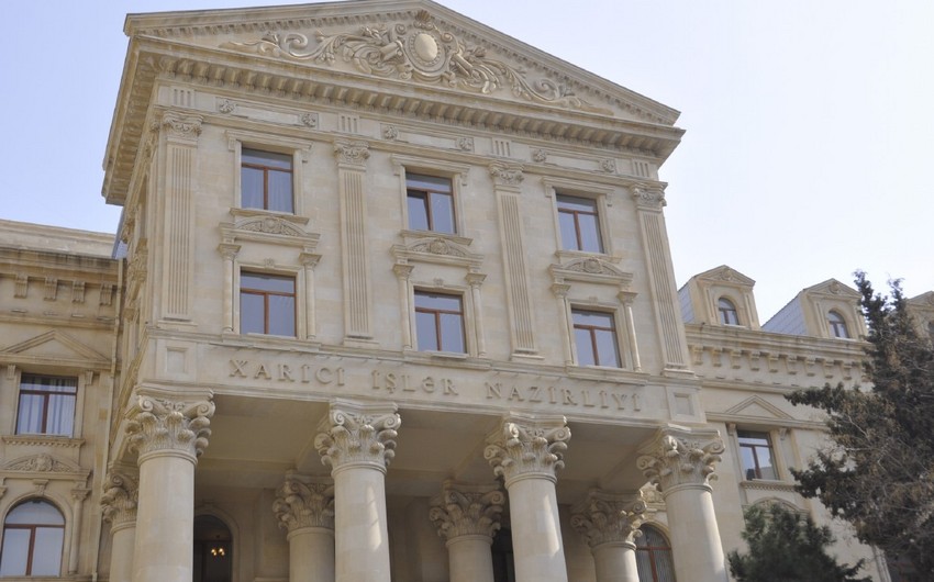 Azerbaycan sefirliyine hucum eden sexsin Iranda edami prosesini diplomatik numayendeliyin iki emekdasi musahide edib