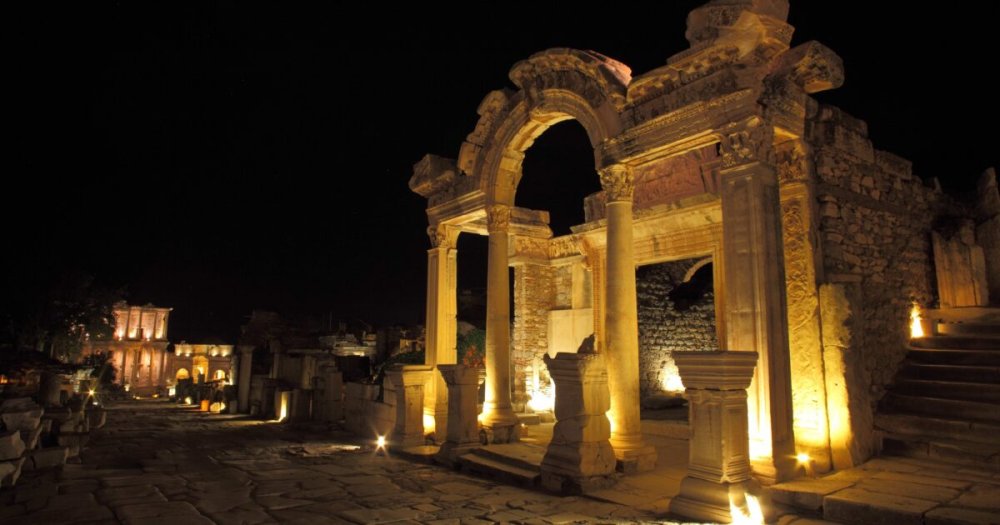 Turkiye 25 tarixi mekana gece ziyaretleri ucun qapi acir – FOTOLAR