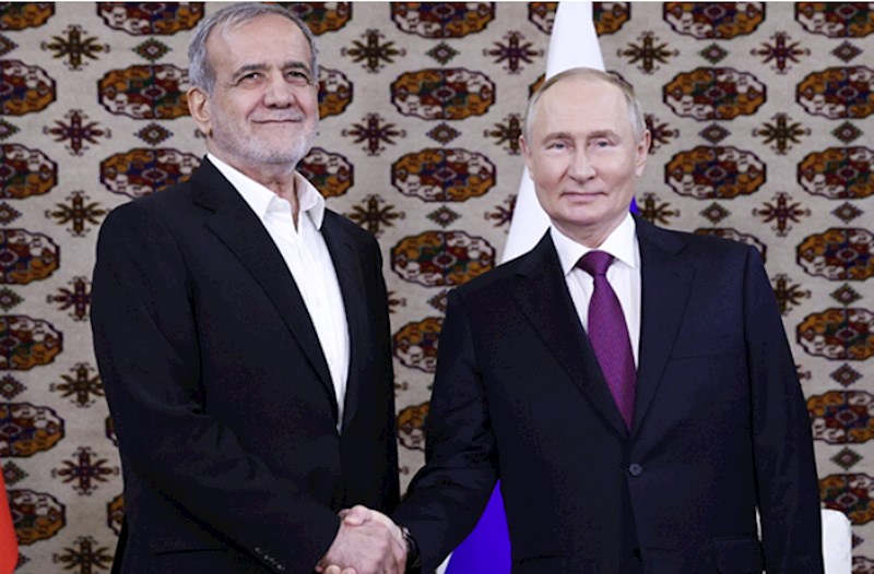 Putin Pezeskianla telefonla danisdi