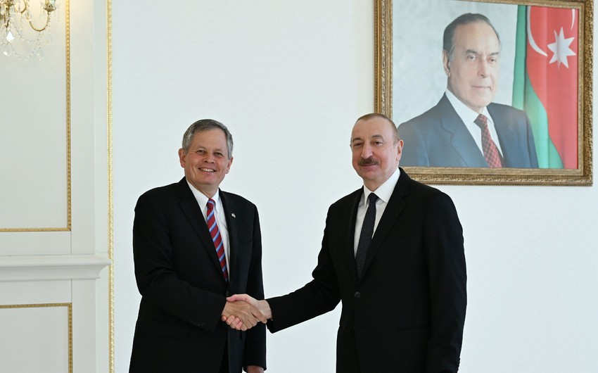 Prezident Ilham Eliyev ABS Senatinin Xarici Elaqeler Komitesinin uzvunu qebul edib