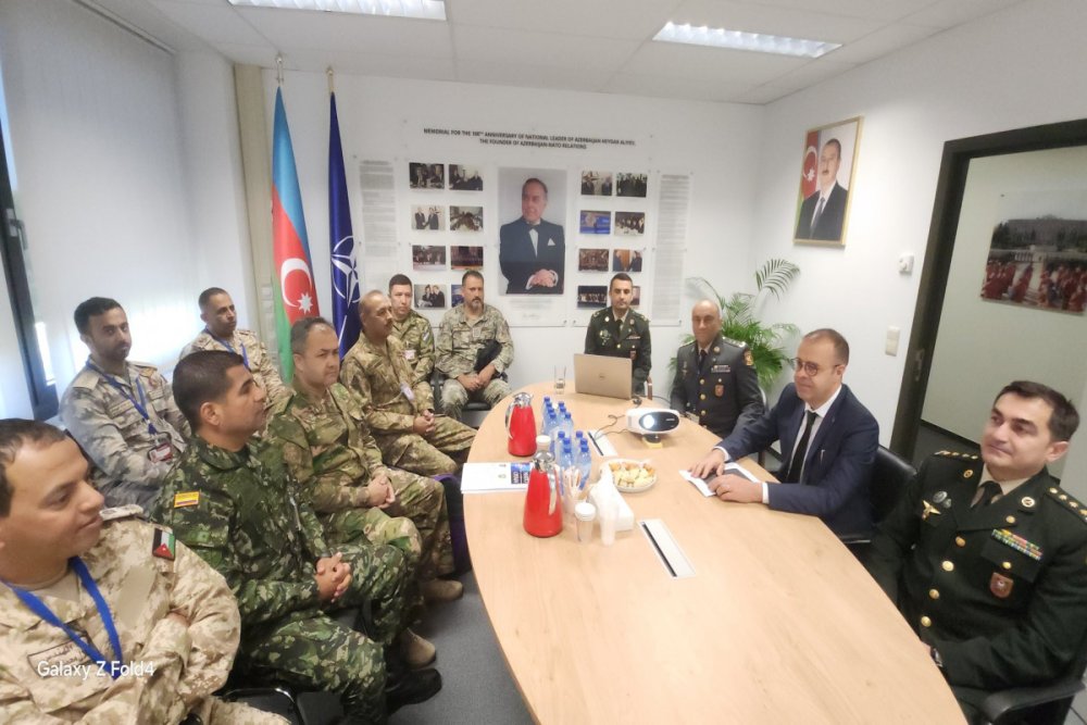 Azerbaycanin NATO-daki Numayendeliyi Tanisliq Proqrami istirakcilarini qebul edib