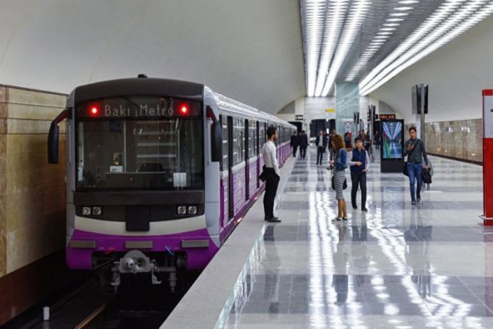 Baki metrosunda enerjinin verilisinde mehdudiyyetler yaranib, qatarlarin hereketi gecikir