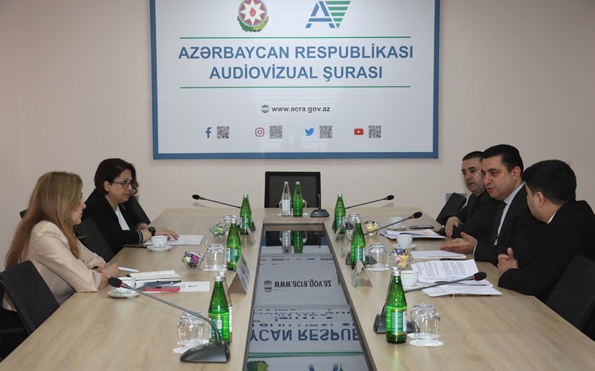 Televiziyalarda isaret dilinin tetbiqi meselesi muzakire olunub