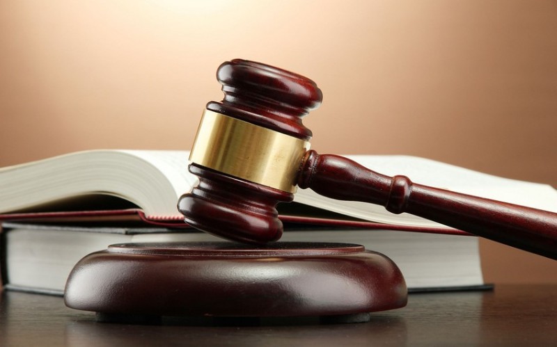 23 il evvel azyasli qizini olduren ananin mehkemesi baslayib