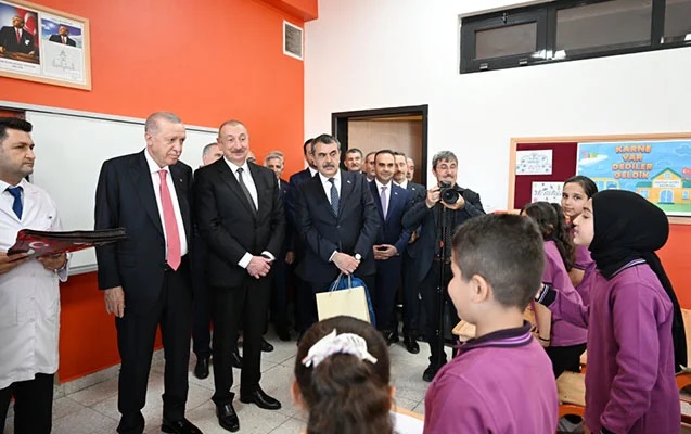 Prezidentler Heyder Eliyev adina ibtidai mektebde - VIDEO