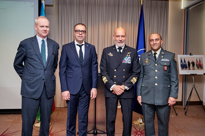 Cefer Huseynzade NATO Bas katibinin komekcisi ile emekdasliq meselelerini muzakire edib