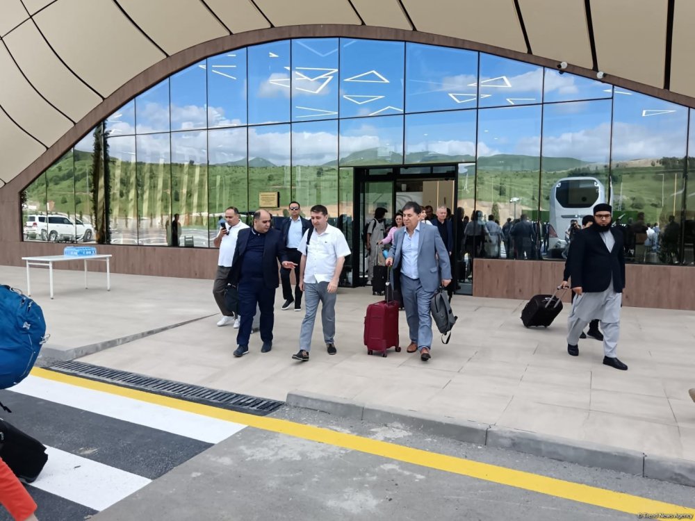 Diplomatik korpusun numayendelerinin Lacin rayonuna seferi baslayib