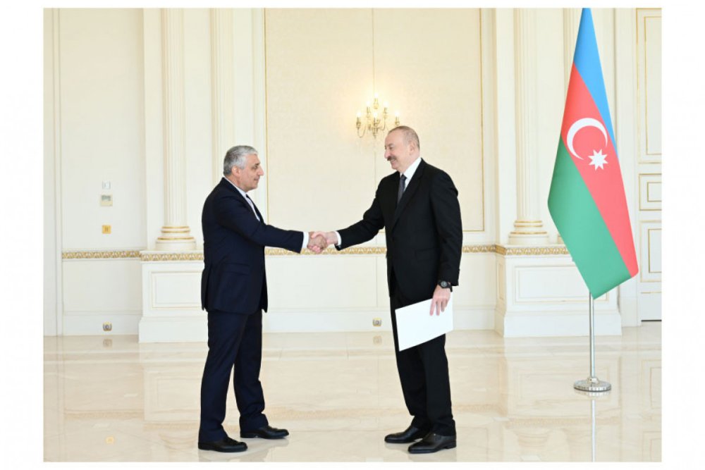 Prezident Ilham Eliyev Iranin Azerbaycanda yeni teyin olunmus sefirinin etimadnamesini qebul edib