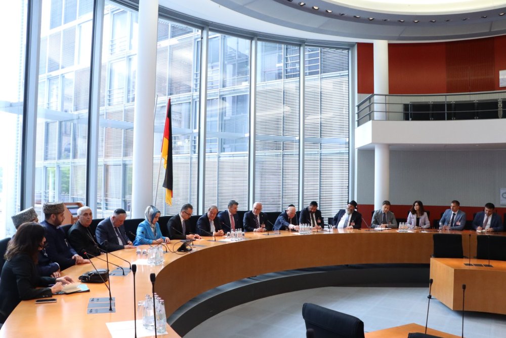 Dovlet Komitesinin sedri Almaniya Bundestaqinda gorus kecirib