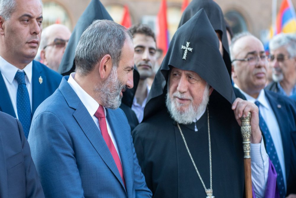 Pasinyan II Qareginden iqametgahini derhal terk etmeyi teleb edib