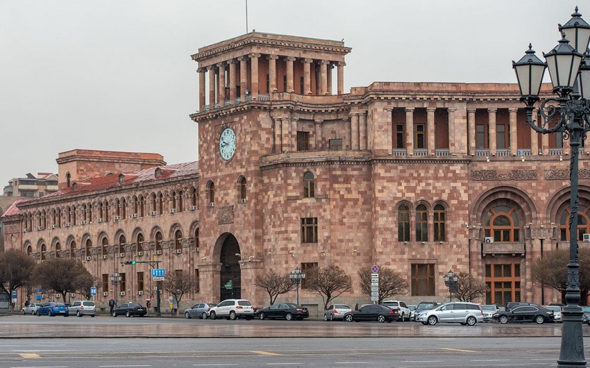Ermenistanda ordudan "azad olunma" haqqinda qalmaqalli layihe parlamentin gundeliyine daxil edilmeyib