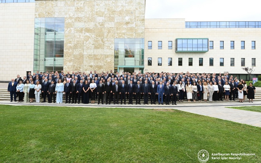 Diplomatik xidmet orqanlari rehberlerinin IX musaviresinin acilisi olub