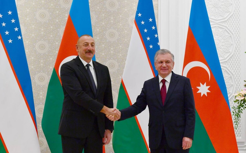 Ilham Eliyev Savkat Mirziyoyevi ad gunu munasibetile tebrik edib