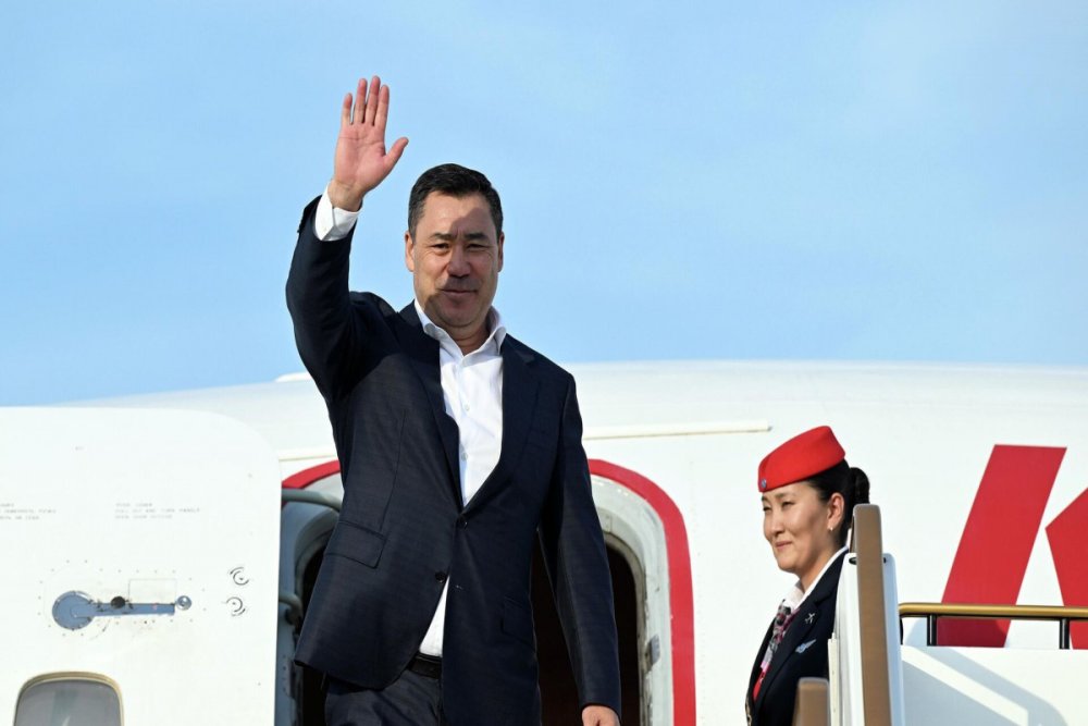 Qirgizistan Prezidenti Azerbaycana sefere yola dusub