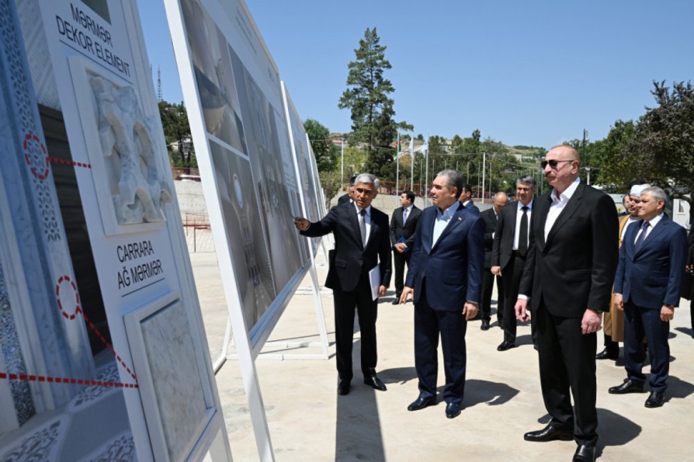 Prezident ve Qurbanqulu Berdimehemmedov Yeni Susa mescidinde tikinti isleri ile tanis olub