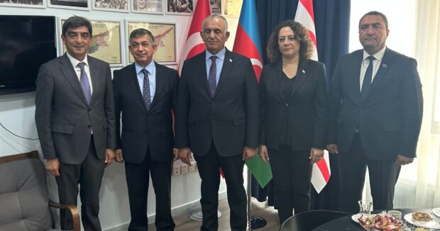 Kibrisin tehsil naziri “Kibris Azerbaycan Evi”ni ziyaret etdi – FOTOLAR