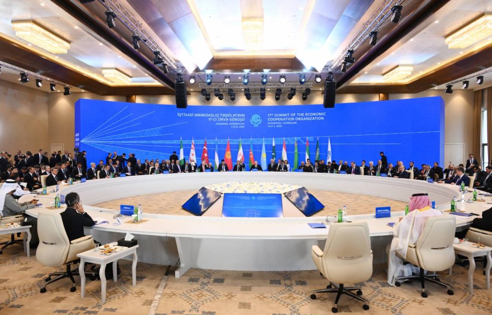 Azerbaycanin sermaye iqlimi ve regional rolu