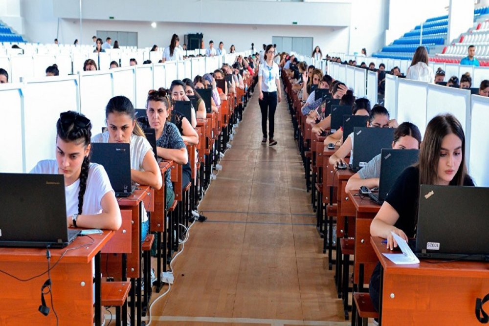 Muellimlerin ise qebulu uzre musabiqenin ilk gunu yekunlasib