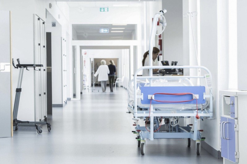 Bakida klinika direktoru olan eri terefinden gullelenen qadinin veziyyeti aciqlanib