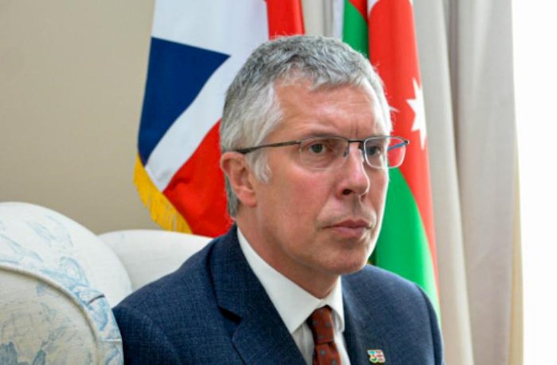 Britaniya sefiri Rusiyada azerbaycanlilara qarsi bas verenlere gore bassagligi verib