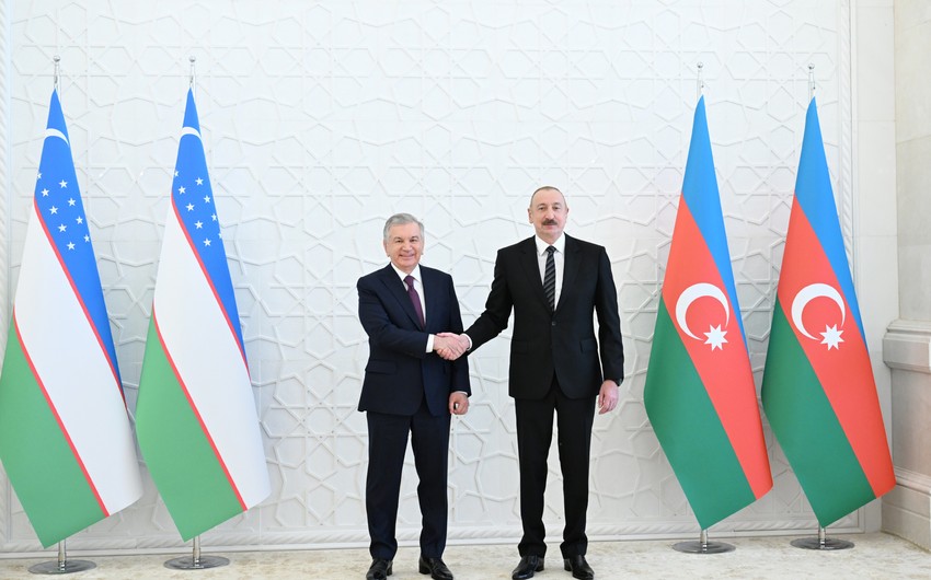 Azerbaycan ve Ozbekistan Prezidentleri metbuata beyanatlarla cixis edir