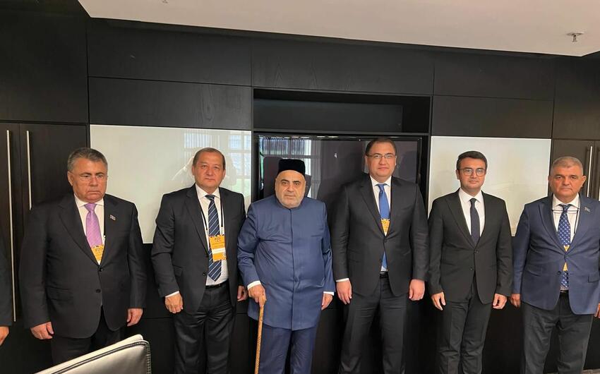 QMI sedri Keyptaun Forumunun acilis plenar iclasinda istirak ve cixis etdi