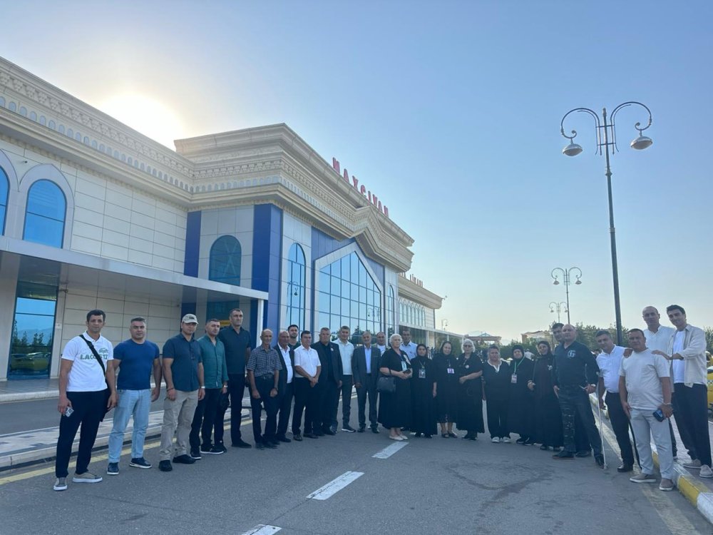 Azaldan sehid ailelerine ve qazilere ehtiram